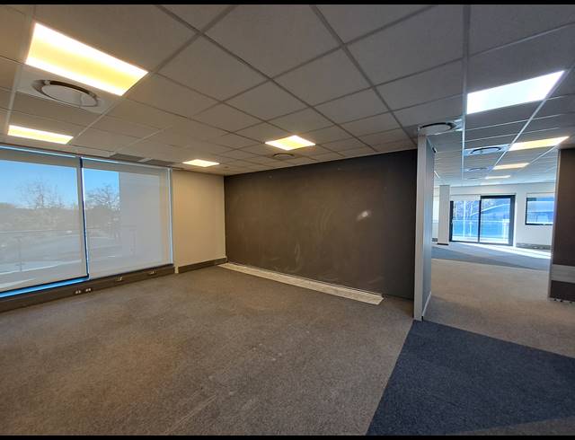 3,438M² OFFICE TO LET IN WAVERLEY
